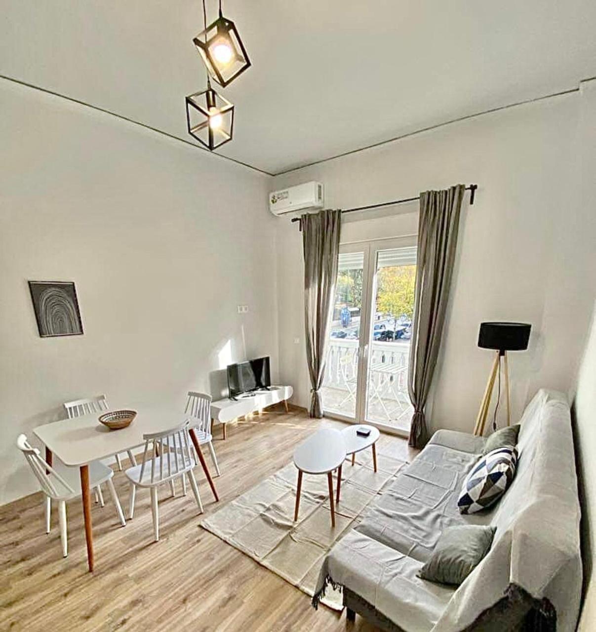 Comfortable Apartment In The City Center Atena Exterior foto